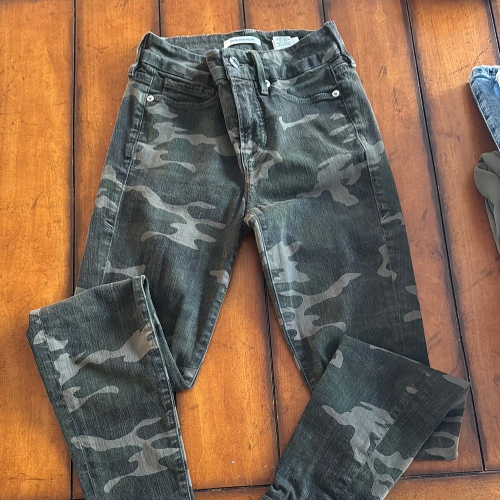 Good American Camouflage Women's Jeans